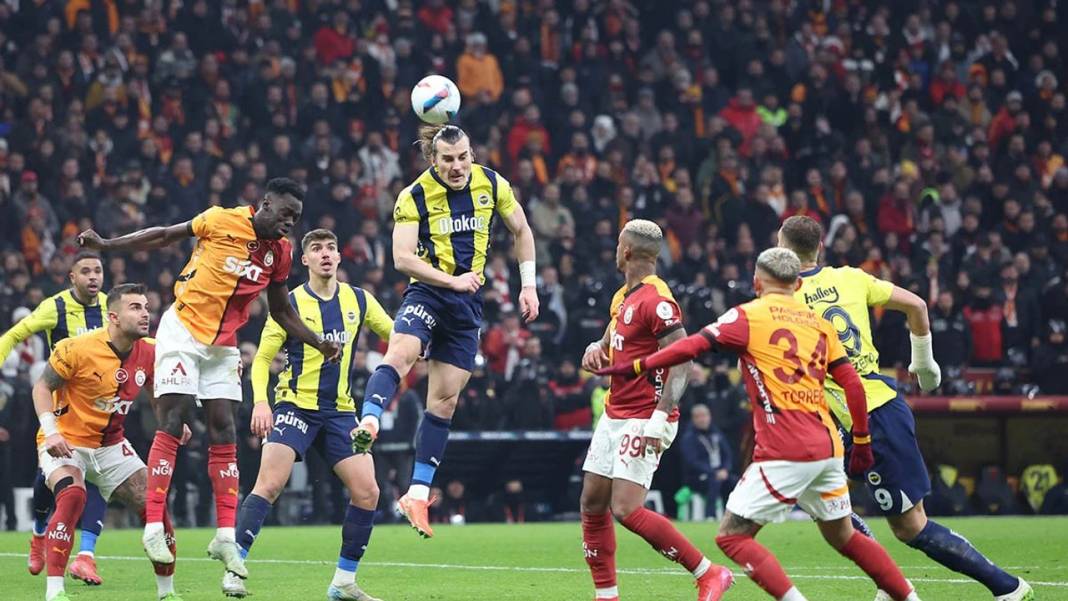 Derbinin hakemi belli oldu! Fenerbahçe - Galatasaray maçı ne zaman, saat kaçta ve hangi kanalda? 4